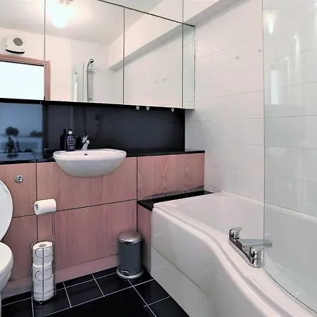 Superbly Located Bright And Airy Mews. Hébergement de vacances
