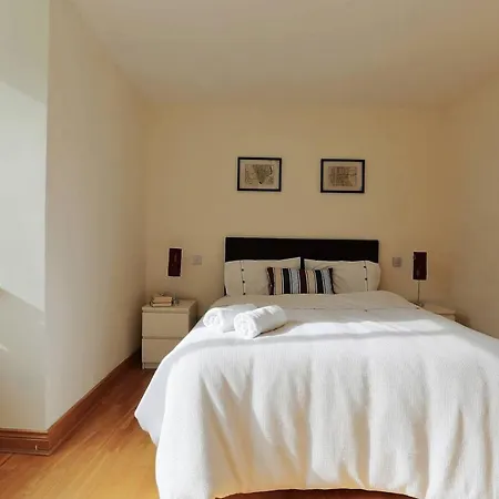 Holiday home Superbly Located Bright And Airy Mews. *