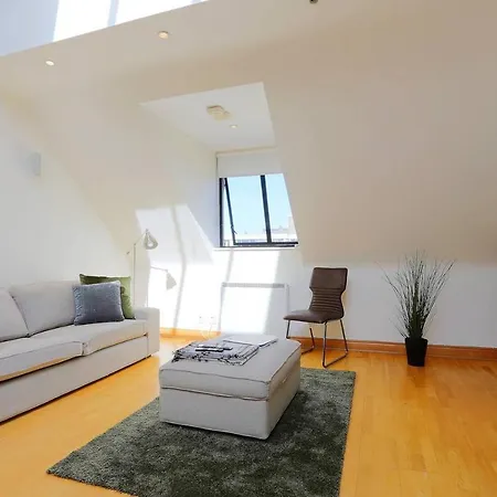 Superbly Located Bright And Airy Mews. Nyaraló Dublin